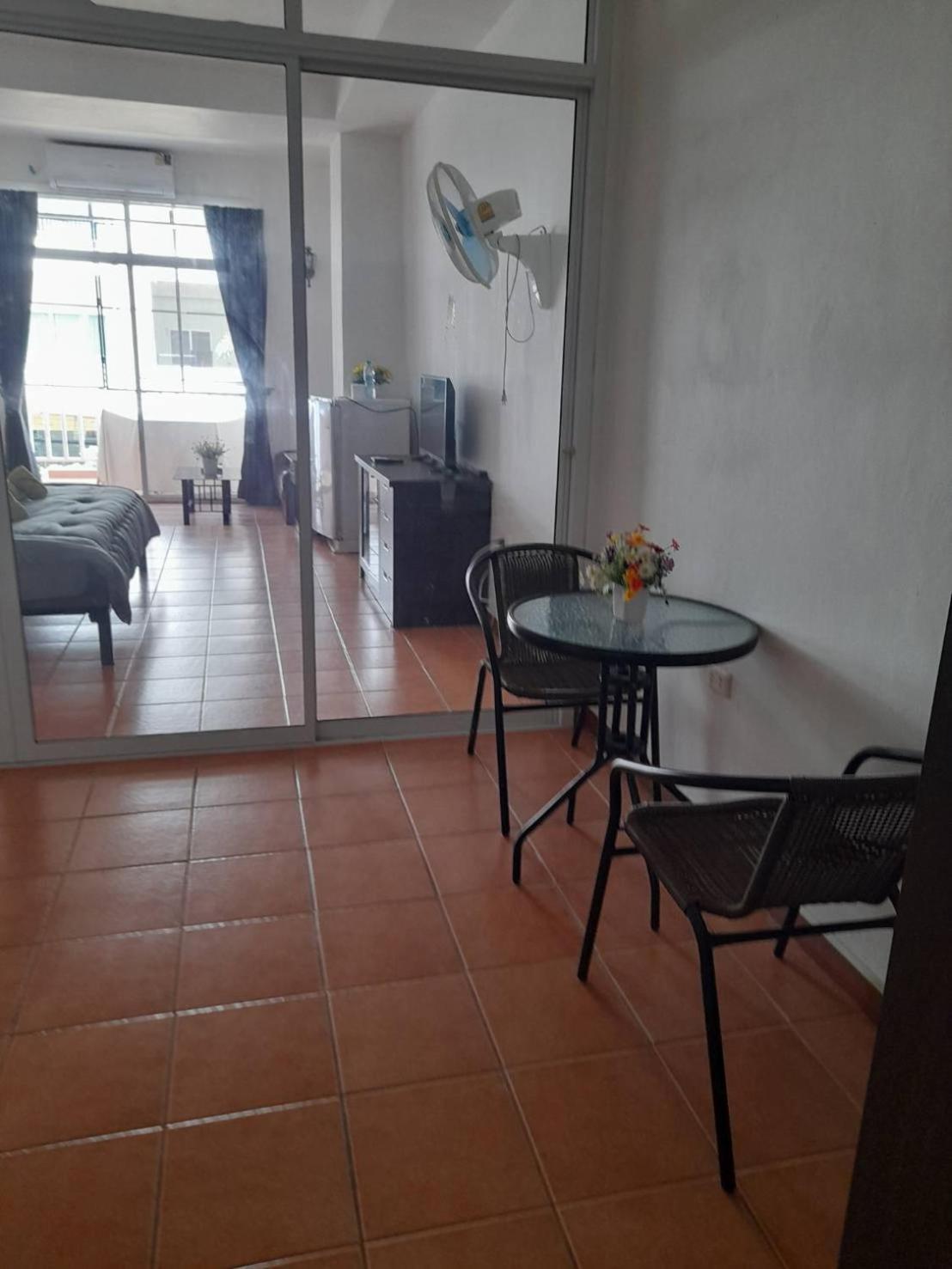 White House By Sorot ตึกขาวโดยโสรฬ Daire Jomtien Beach Dış mekan fotoğraf
